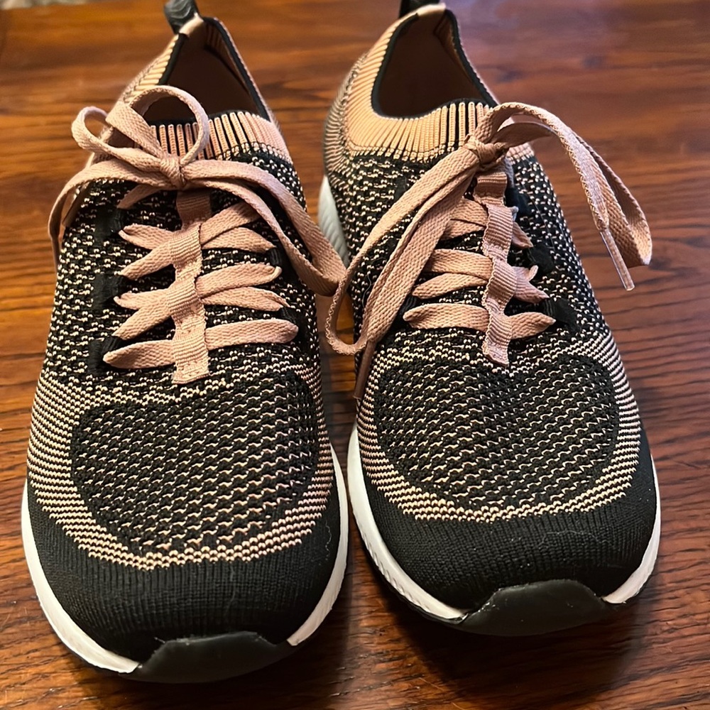 NWOT Bobs by Skechers slip-on shoes